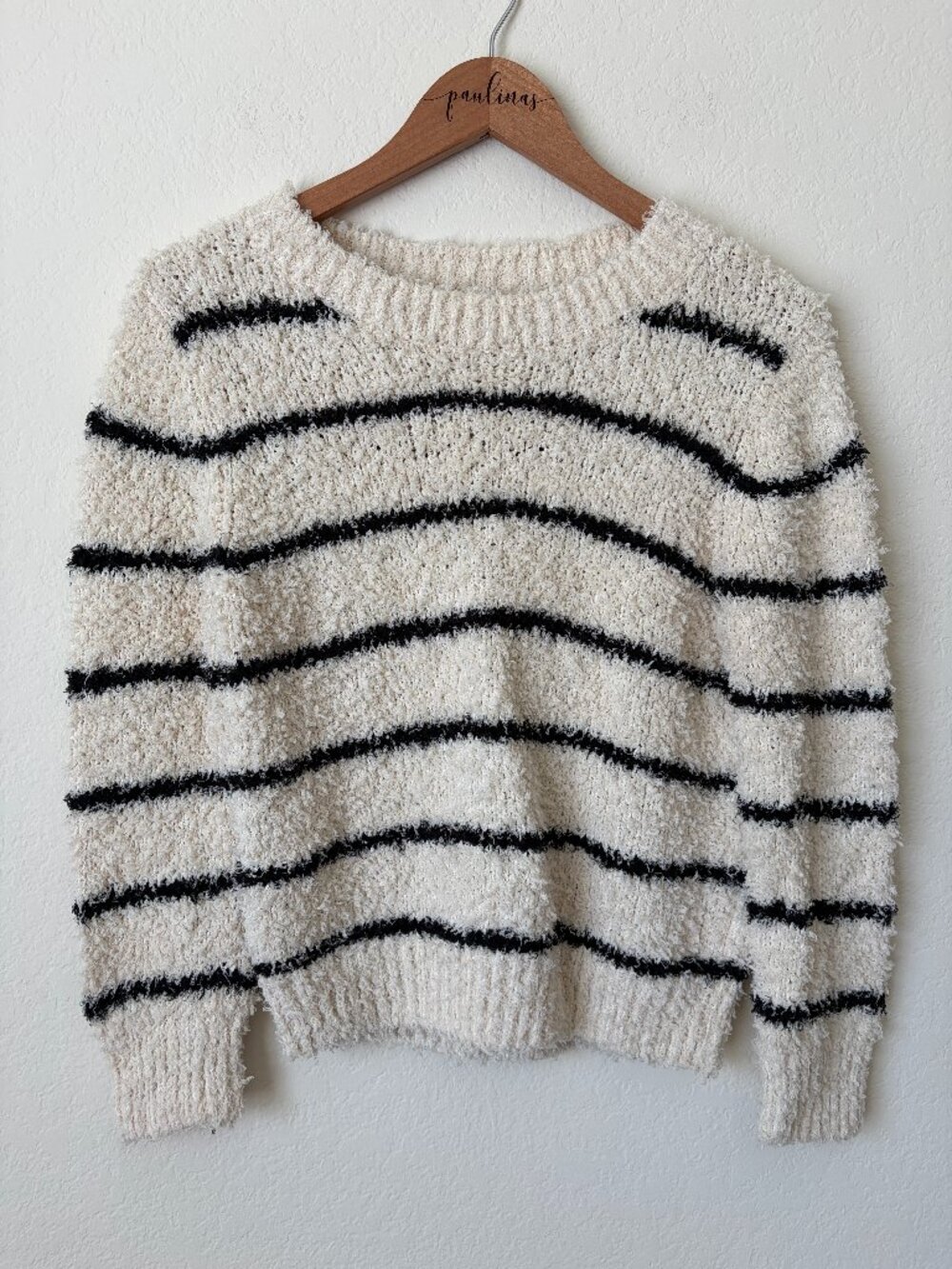 VINCE Sweater Womens Medium Cream Black Striped Eyelash Fuzzy Knit Pullover Top